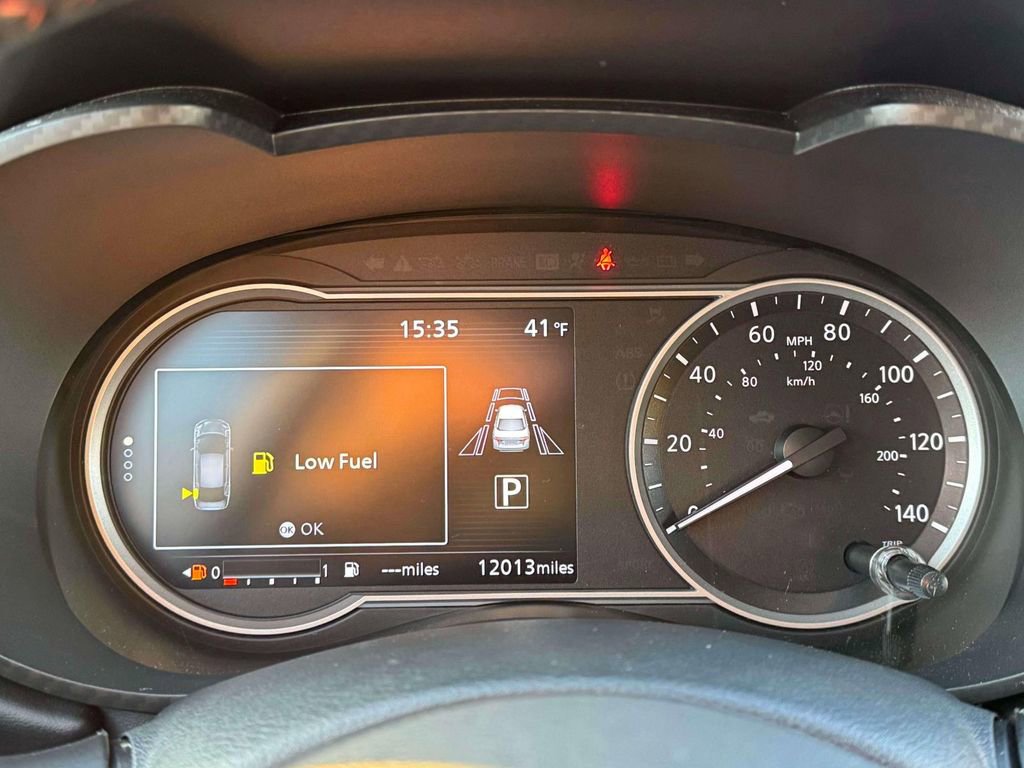 Used 2025 Nissan Versa SR w/ Trunk Package image 23