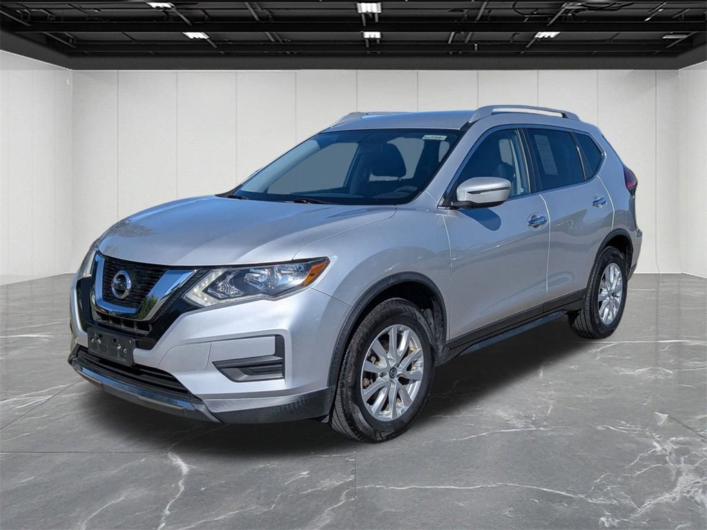 Used 2017 Nissan Rogue SV image 1
