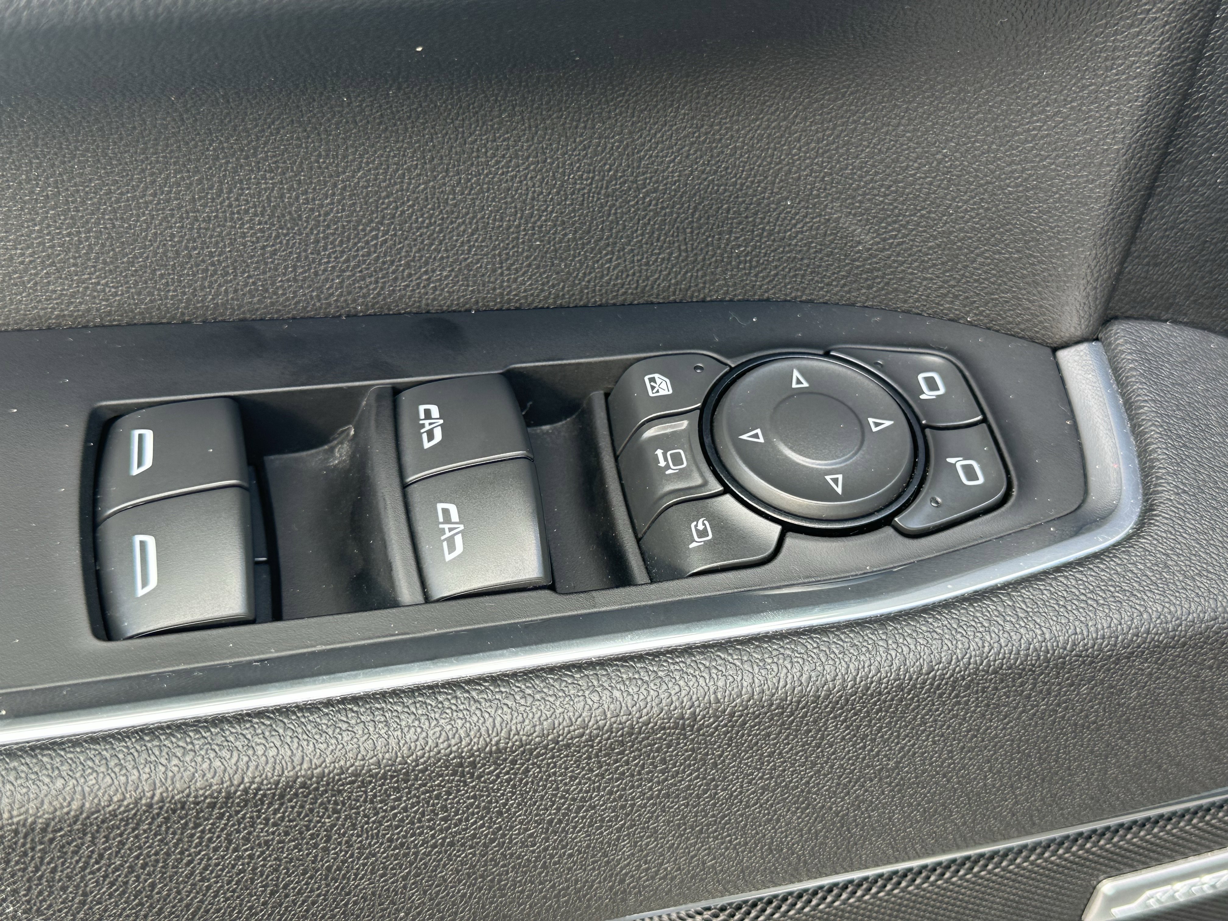 Used 2025 Chevrolet Silverado 3500 LTZ w/ LTZ Premium Package image 16