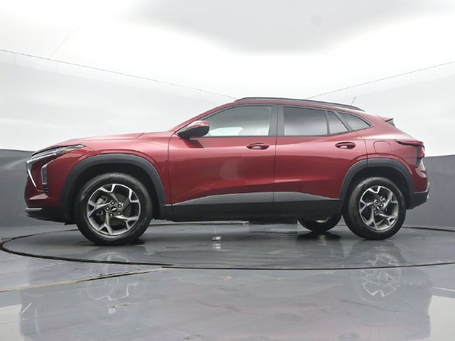 Used 2024 Chevrolet Trax LT w/ Sunroof Package FWD image 45