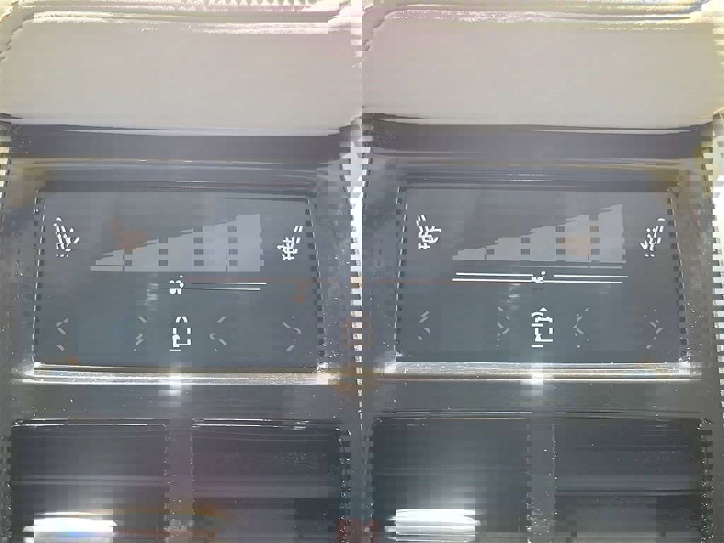 Used 2018 Volvo XC60 T6 Inscription w/ Luxury Seat Package image 16