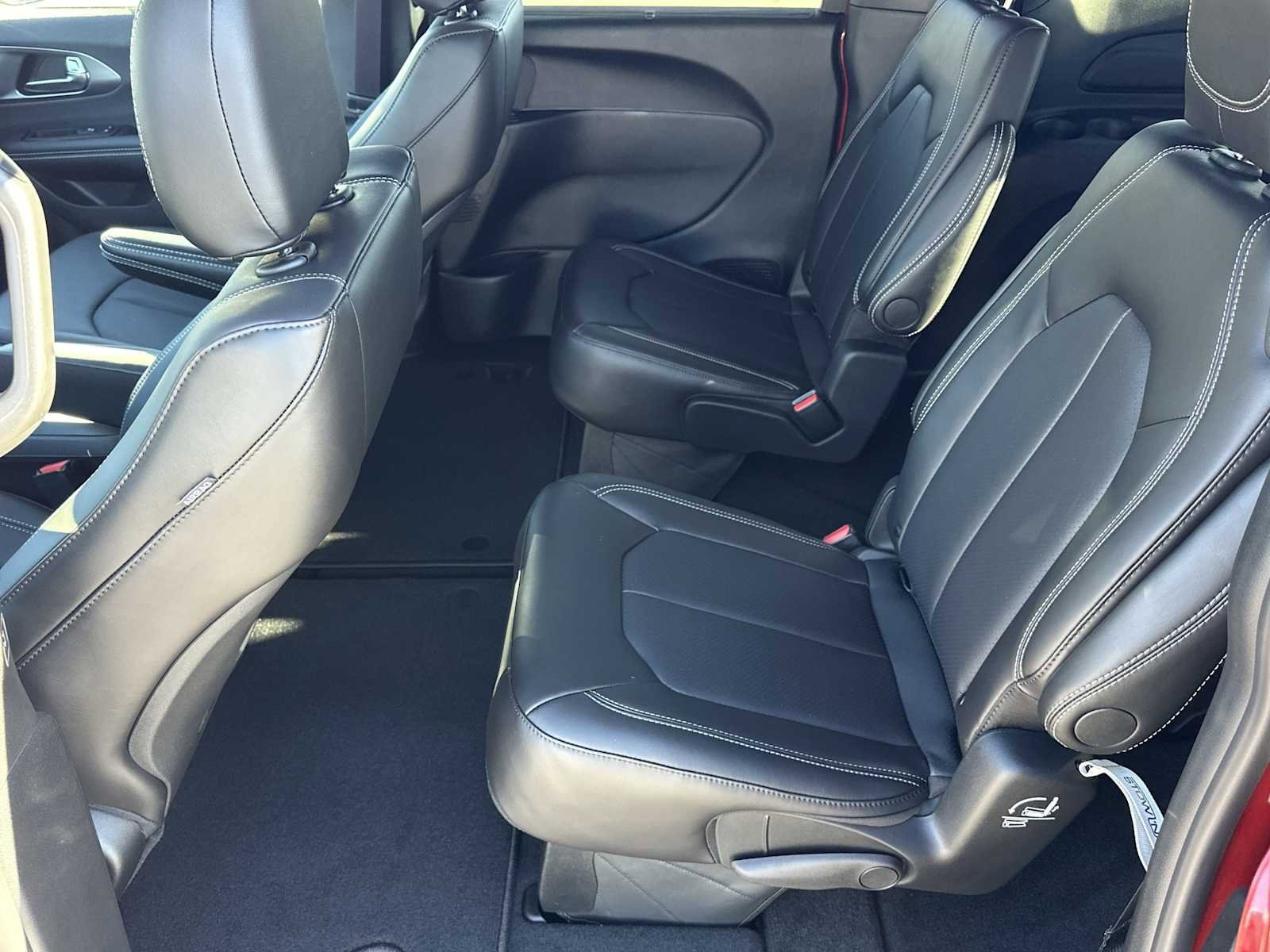 New 2026 Chrysler Pacifica Select FWD image 20