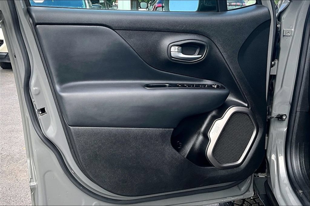 Used 2022 Jeep Renegade Latitude AWD/4WD image 22