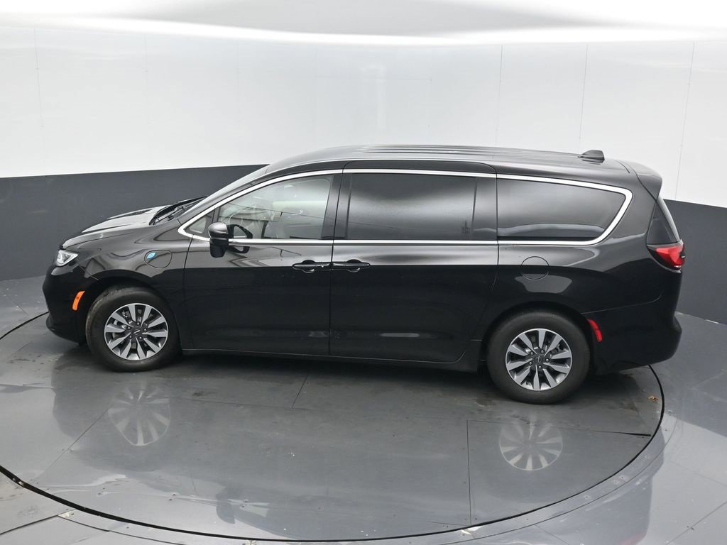 Certified 2024 Chrysler Pacifica Select image 40