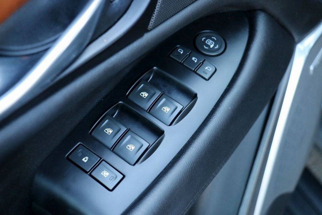 Used 2020 Cadillac Escalade ESV Premium Luxury image 21