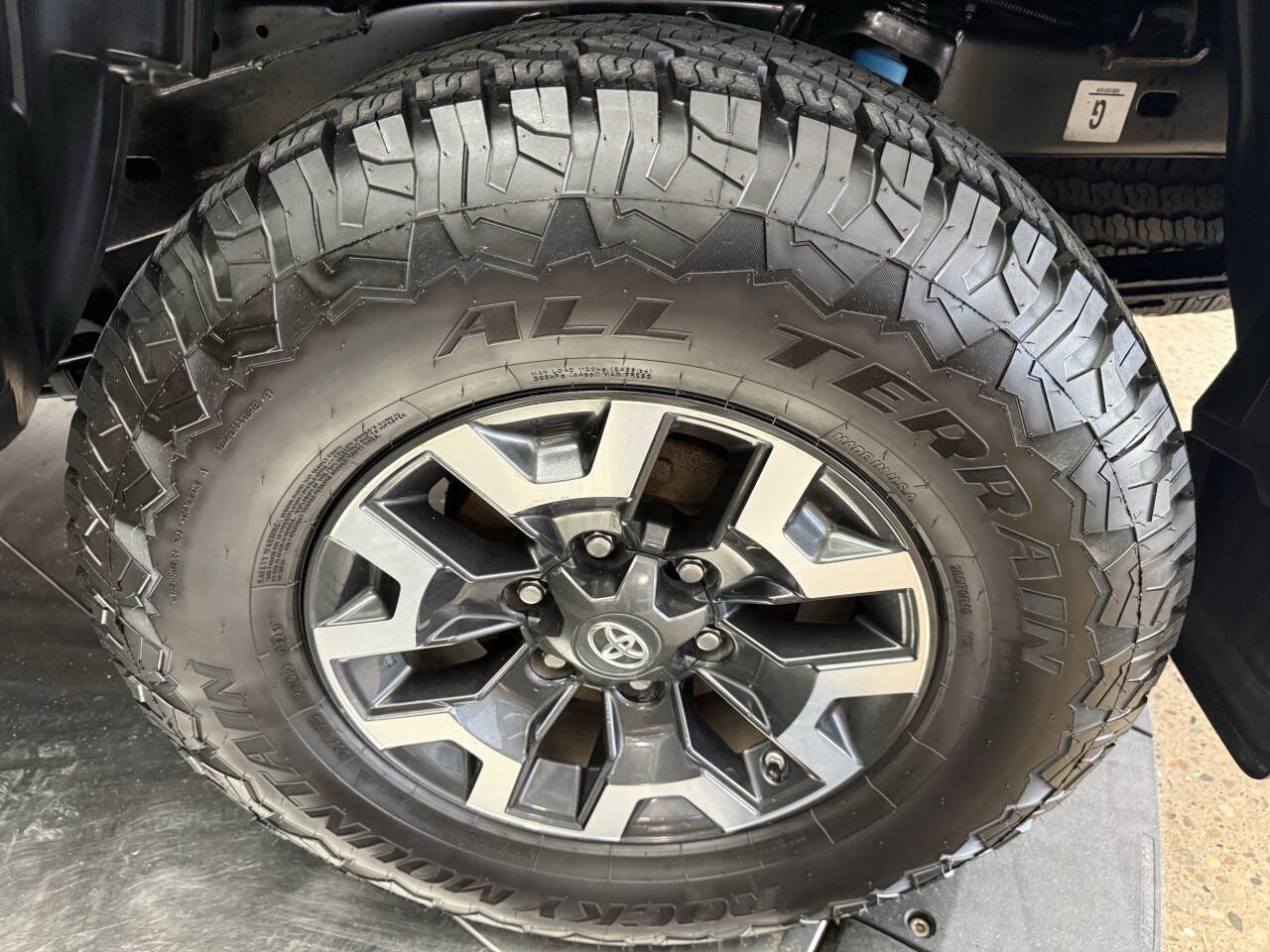 Used 2020 Toyota Tacoma TRD Off-Road w/ Technology Package AWD/4WD image 37