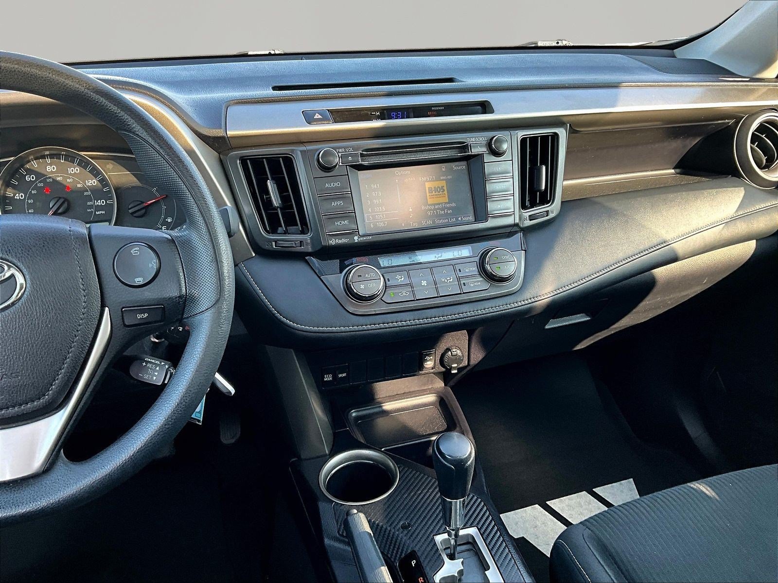 Used 2015 Toyota RAV4 XLE AWD/4WD image 9