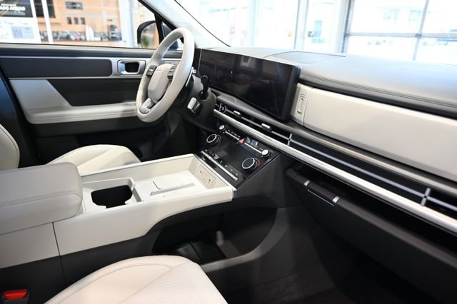 Used 2025 Hyundai Santa Fe SEL image 14