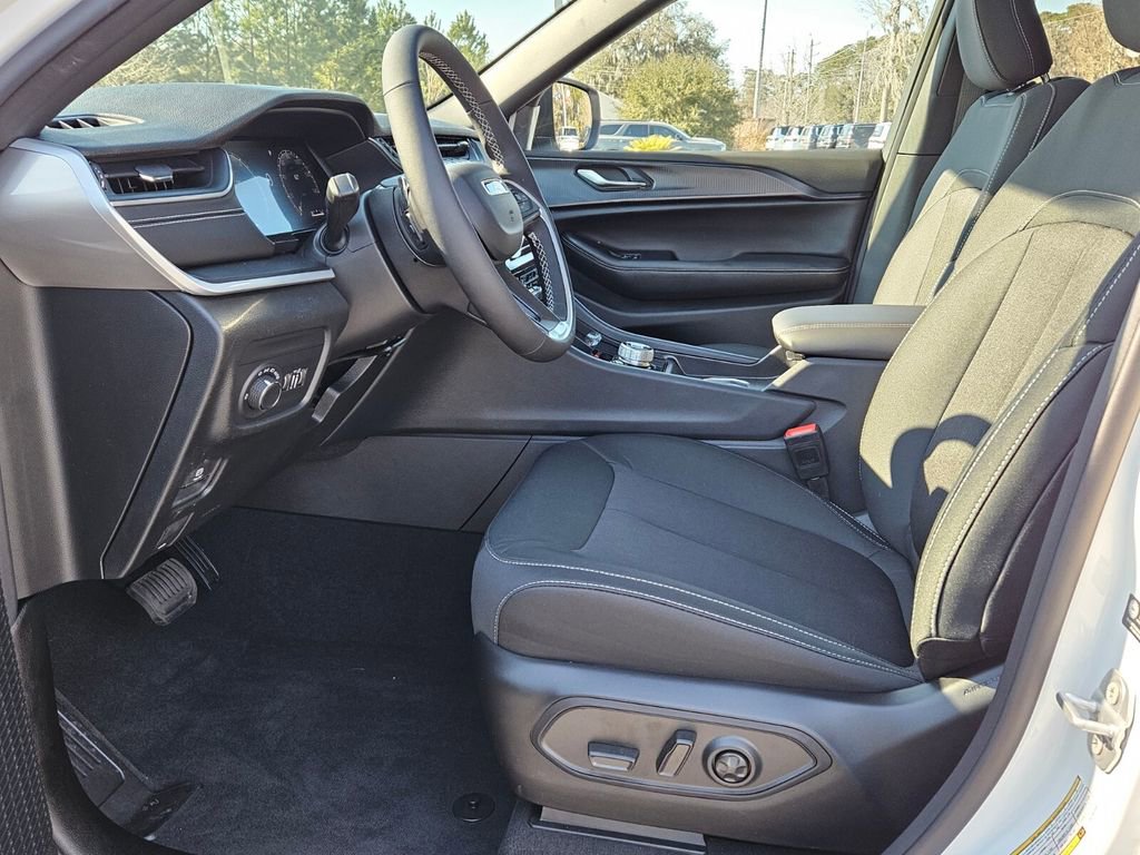 New 2025 Jeep Grand Cherokee Laredo X w/ Luxury Tech Group I image 10