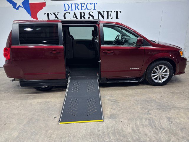 Used 2019 Dodge Grand Caravan SXT image 1