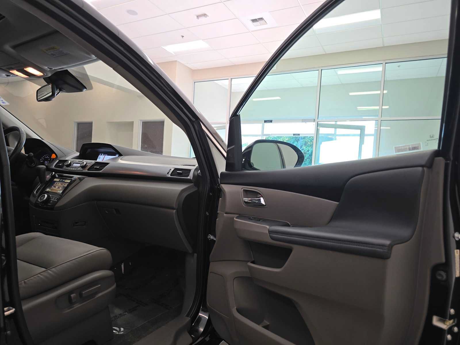 Used 2014 Honda Odyssey Touring image 29