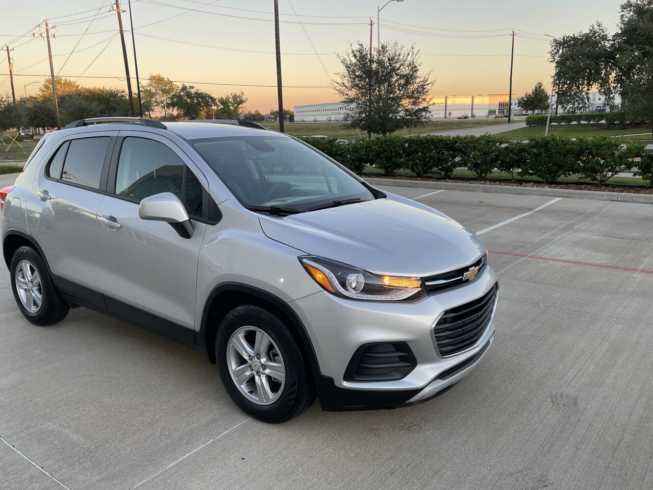 Used 2022 Chevrolet Trax LT w/ LT Convenience Package image 2