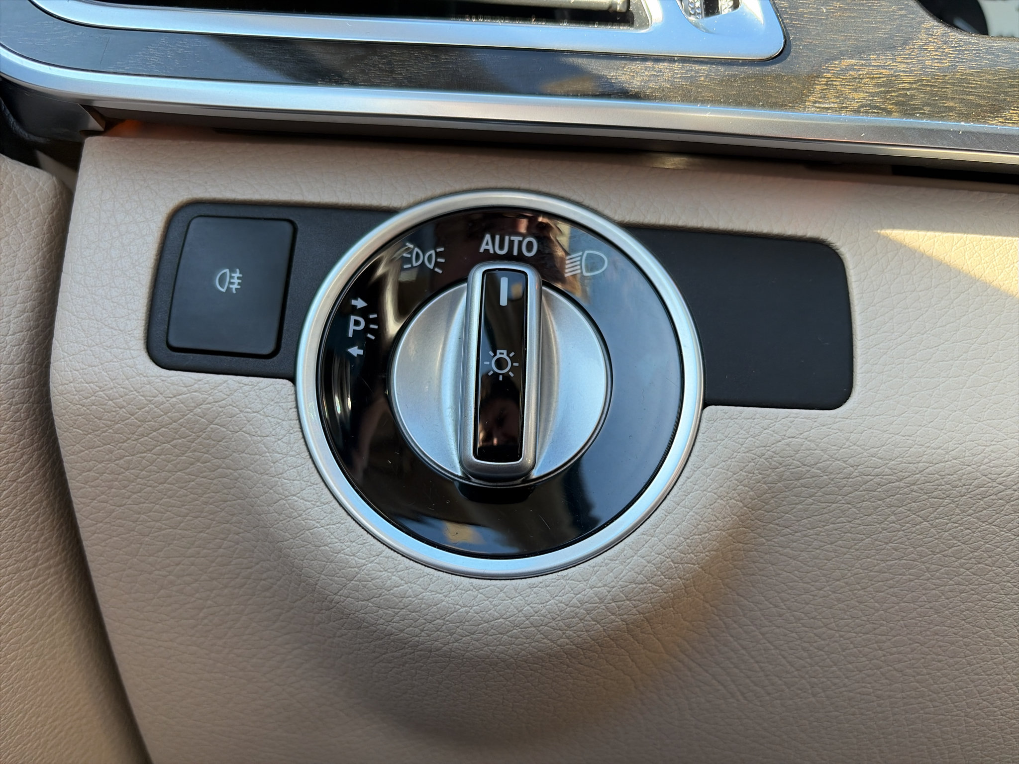 Used 2016 Mercedes-Benz E 350 4MATIC Sedan image 12