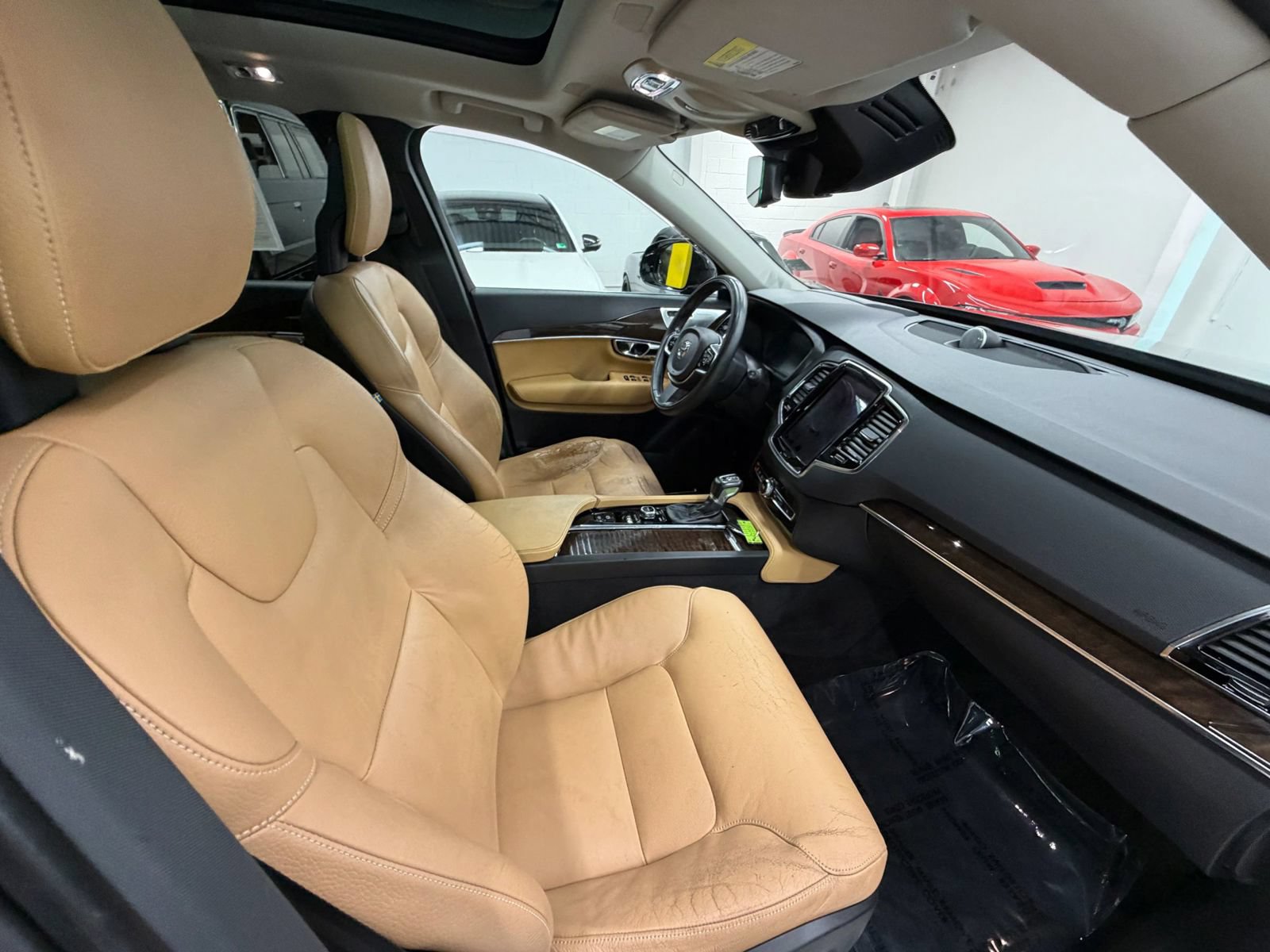 Used 2016 Volvo XC90 T6 Momentum w/ Momentum Plus Package AWD/4WD image 21