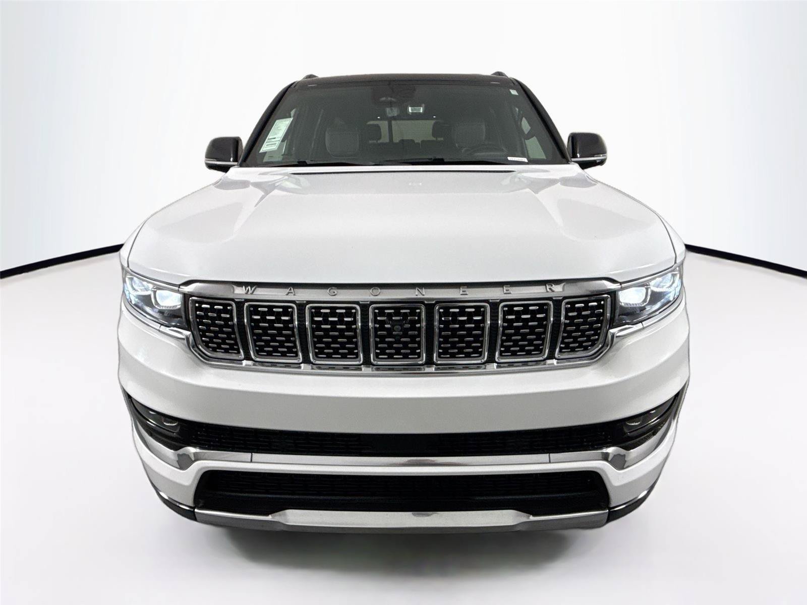 Used 2023 Jeep Grand Wagoneer L Series II AWD/4WD image 9