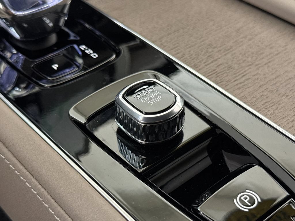 New 2026 Volvo XC90 T8 Plus w/ Protection Package Premier AWD/4WD image 23