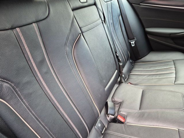 Used 2022 BMW 530i w/ M Sport Package RWD image 18