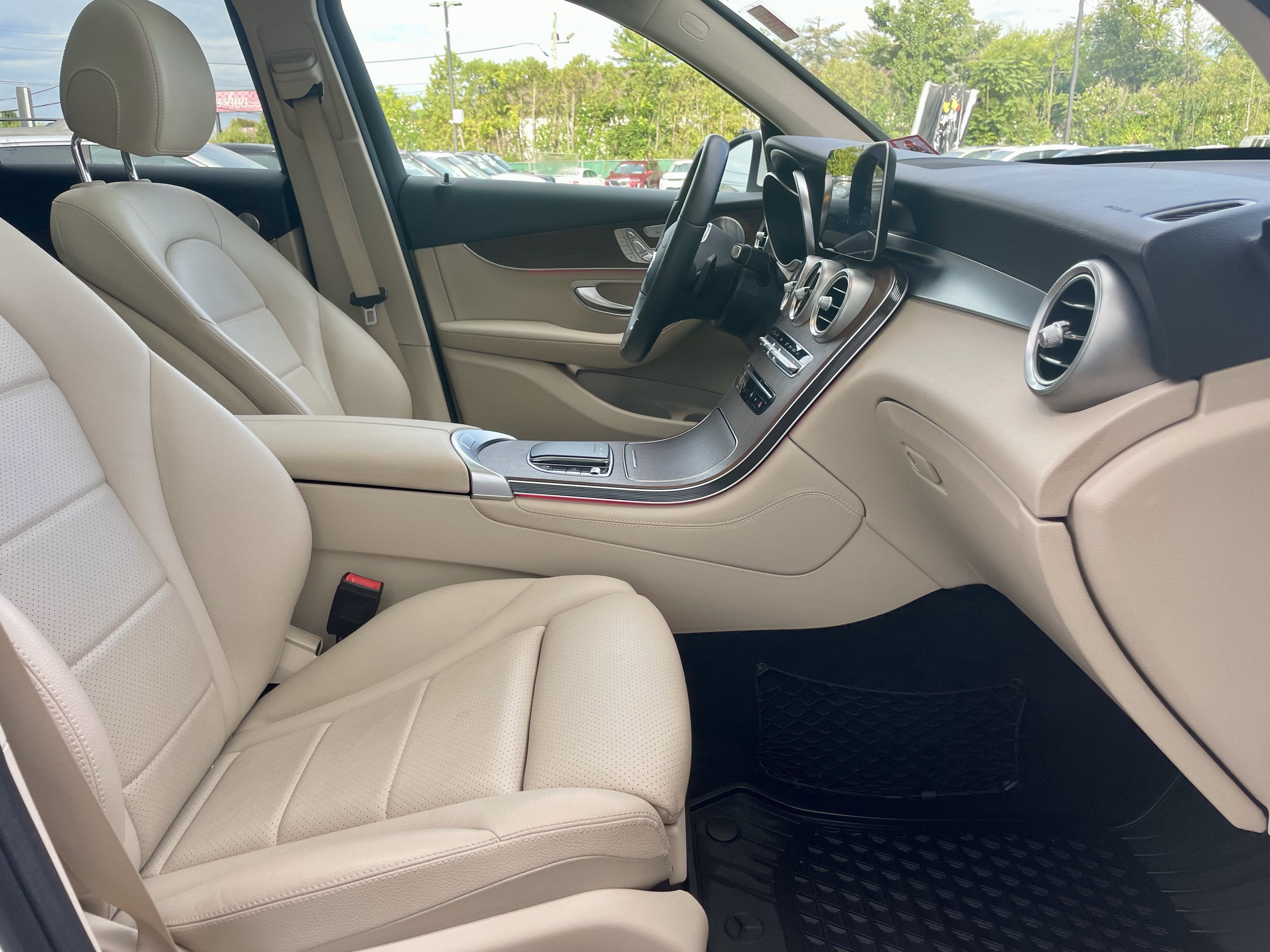 Used 2020 Mercedes-Benz GLC 300 4MATIC image 15