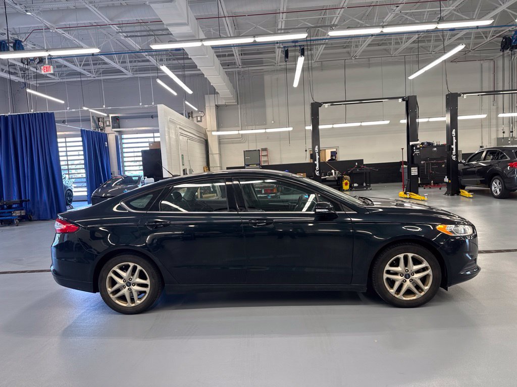 Used 2014 Ford Fusion SE FWD image 4