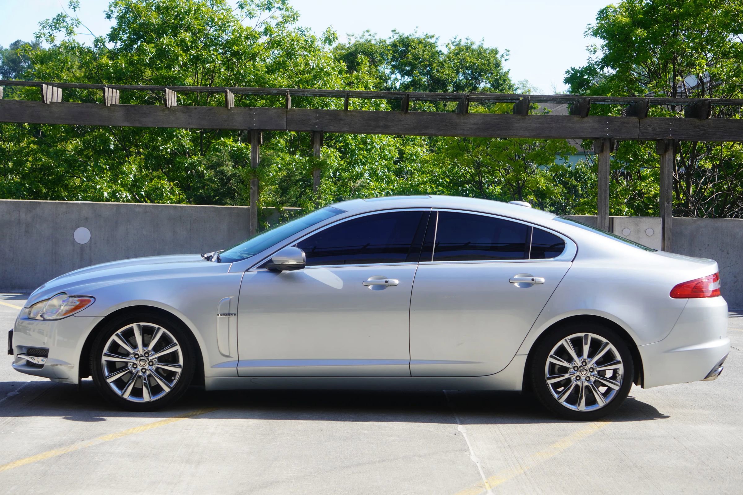 Used 2011 Jaguar XF Premium RWD image 16