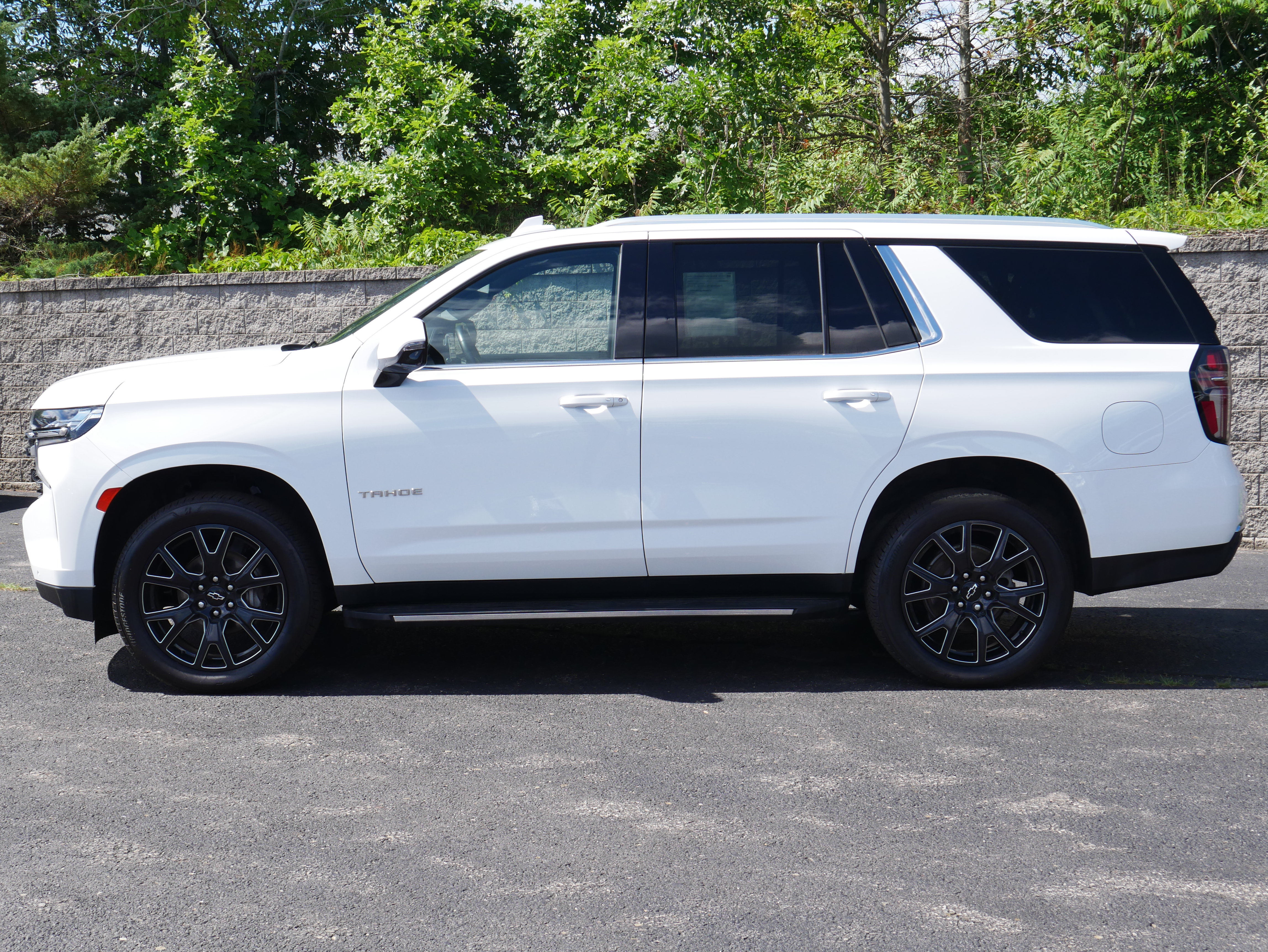 Certified 2023 Chevrolet Tahoe LT w/ Luxury Package AWD/4WD image 3