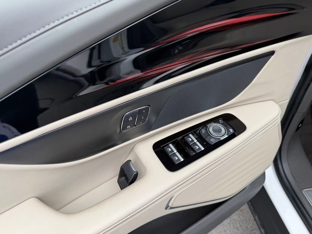 Used 2025 Lincoln Nautilus Premier image 15