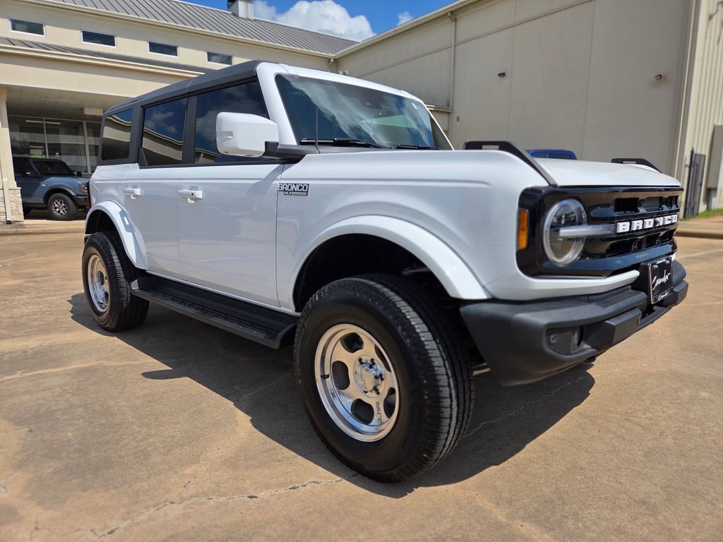 Used 2025 Ford Bronco Outer Banks AWD/4WD image 3
