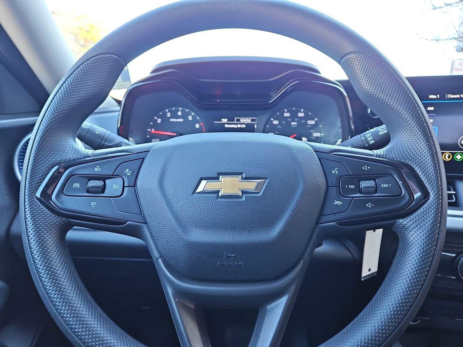 Certified 2025 Chevrolet Trax LS image 23