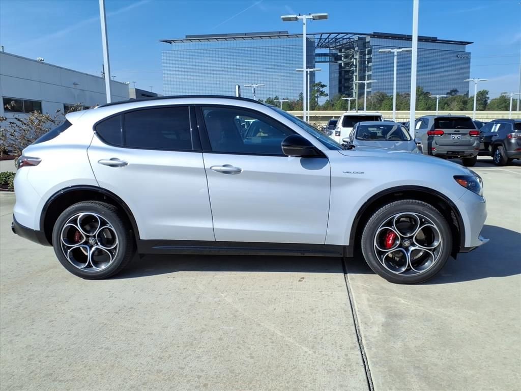 New 2025 Alfa Romeo Stelvio Sprint w/ Veloce Package AWD/4WD image 5