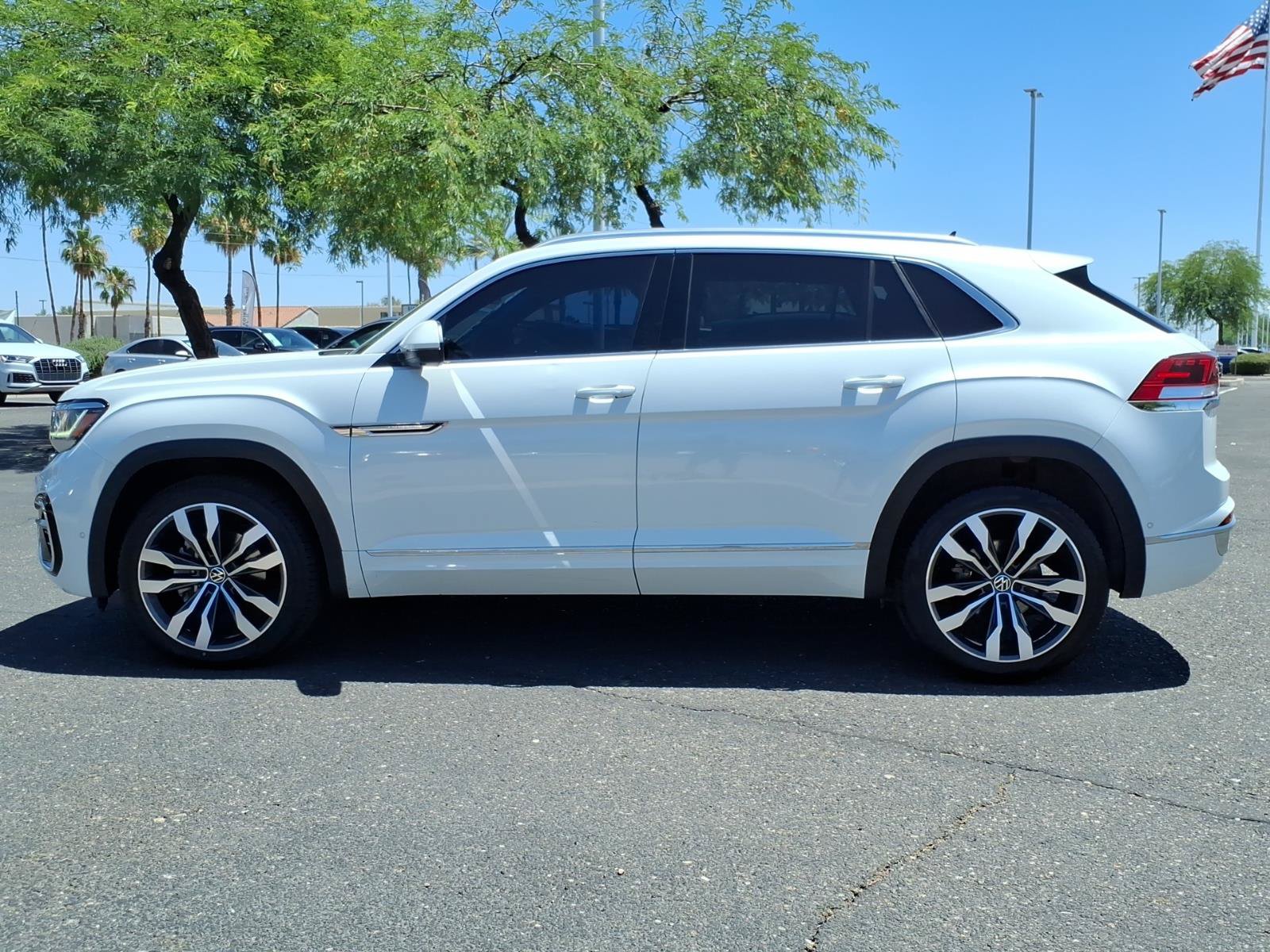 Certified 2023 Volkswagen Atlas Cross Sport SEL Premium R-Line AWD/4WD image 4
