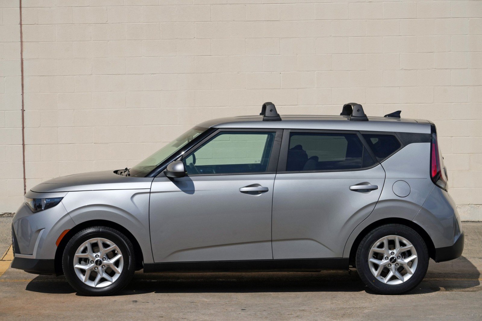 Used 2023 Kia Soul LX w/ LX Technology Package FWD image 40