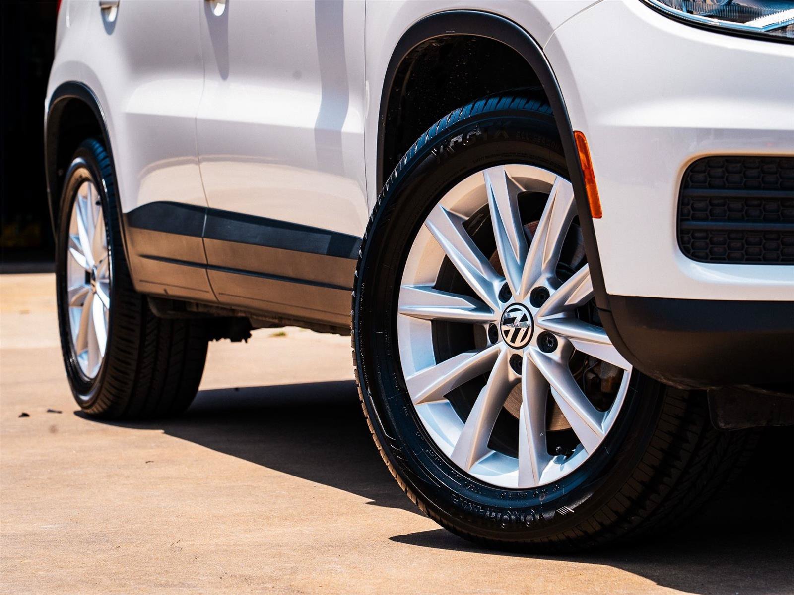 Used 2014 Volkswagen Tiguan SE FWD image 2