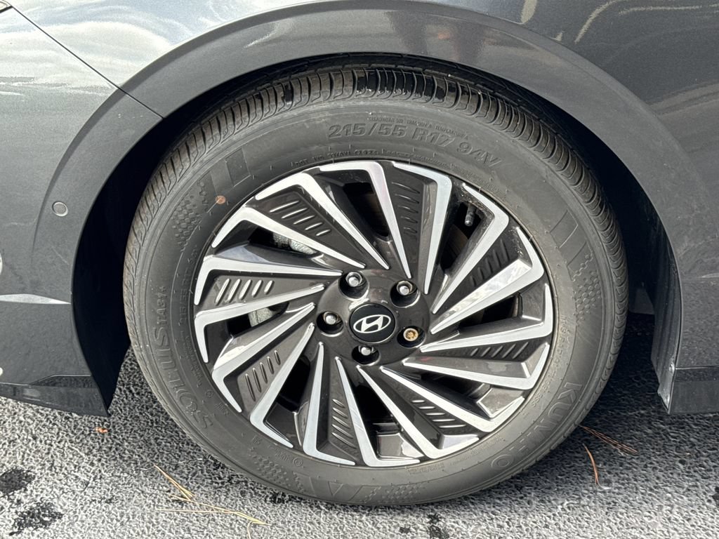 Used 2025 Hyundai Sonata Limited FWD image 12