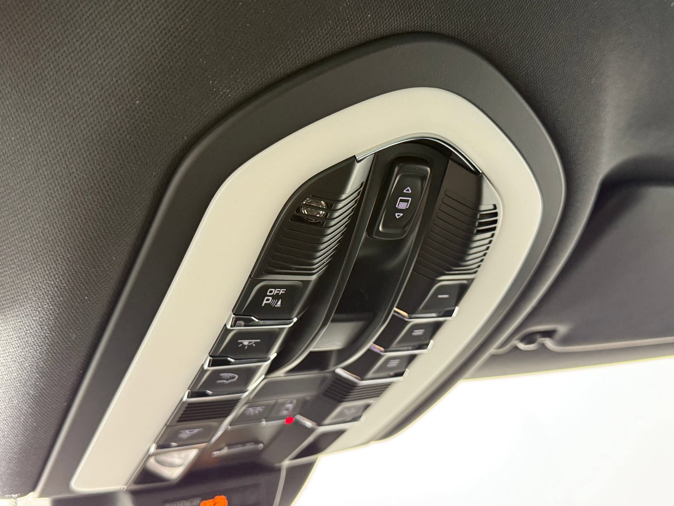 Certified 2026 Porsche Macan AWD/4WD image 23