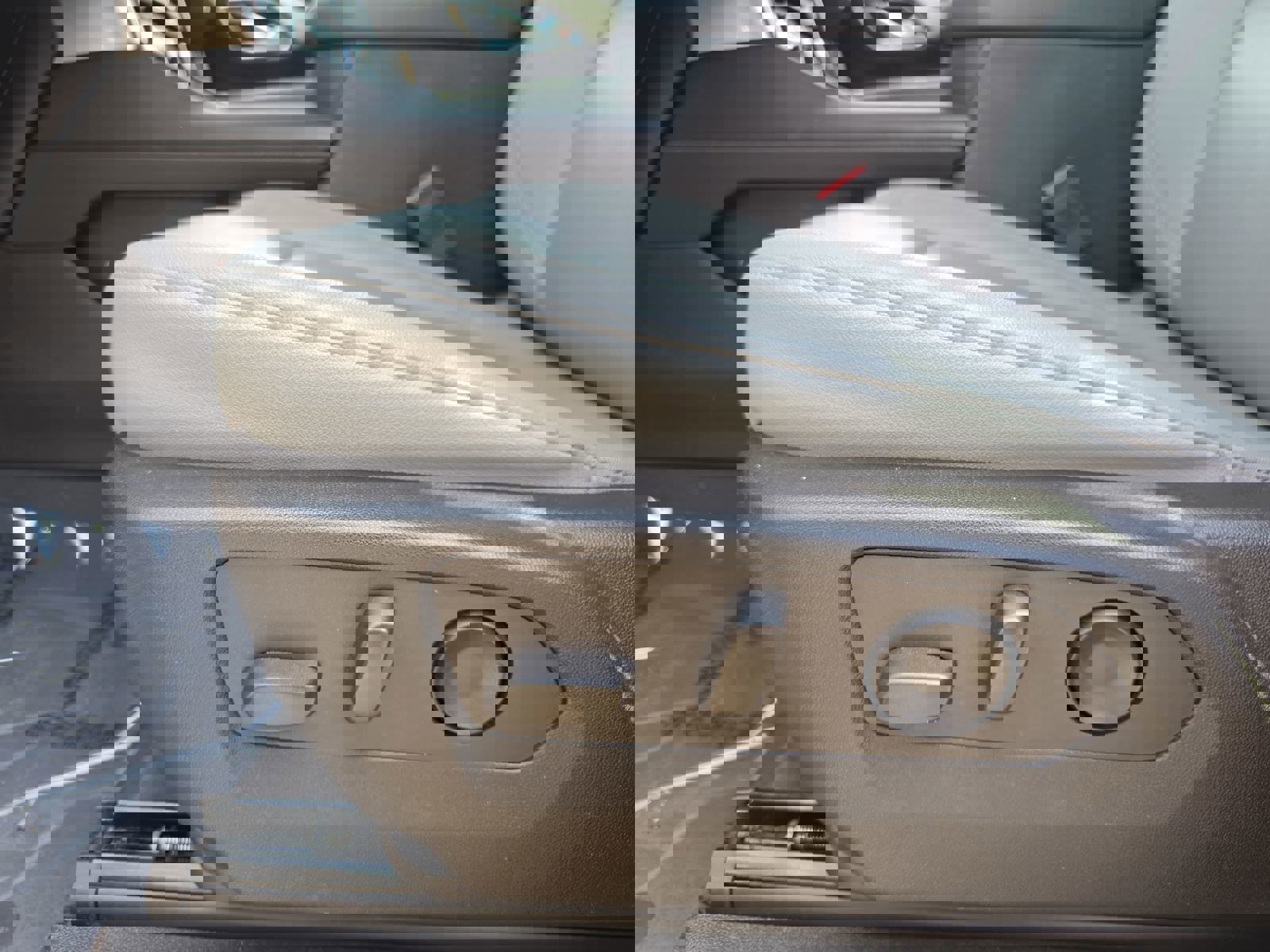 Used 2022 Chevrolet Suburban LT w/ Luxury Package image 27