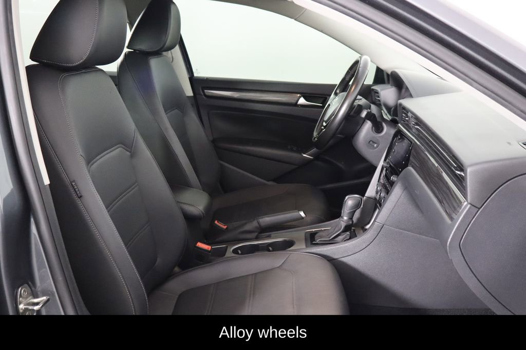 Used 2020 Volkswagen Passat 2.0T R-Line image 17