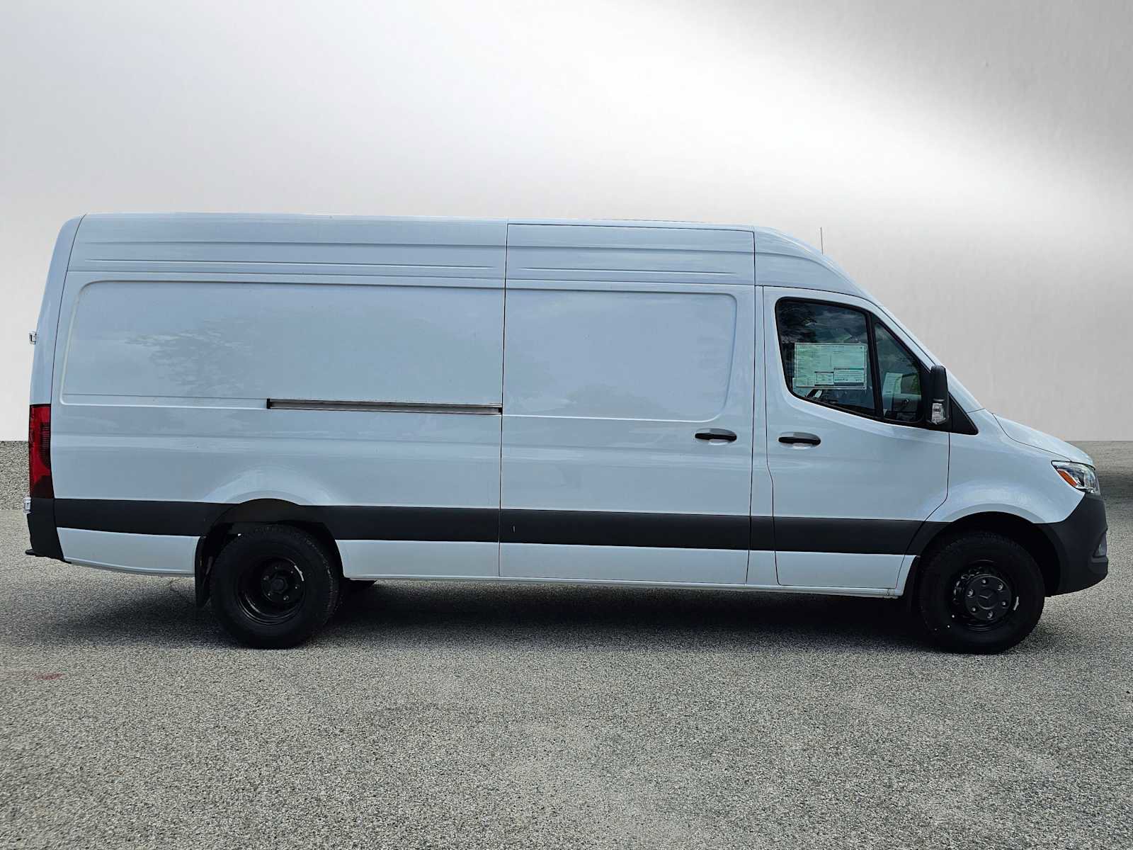 Used 2024 Mercedes-Benz Sprinter 3500 image 9