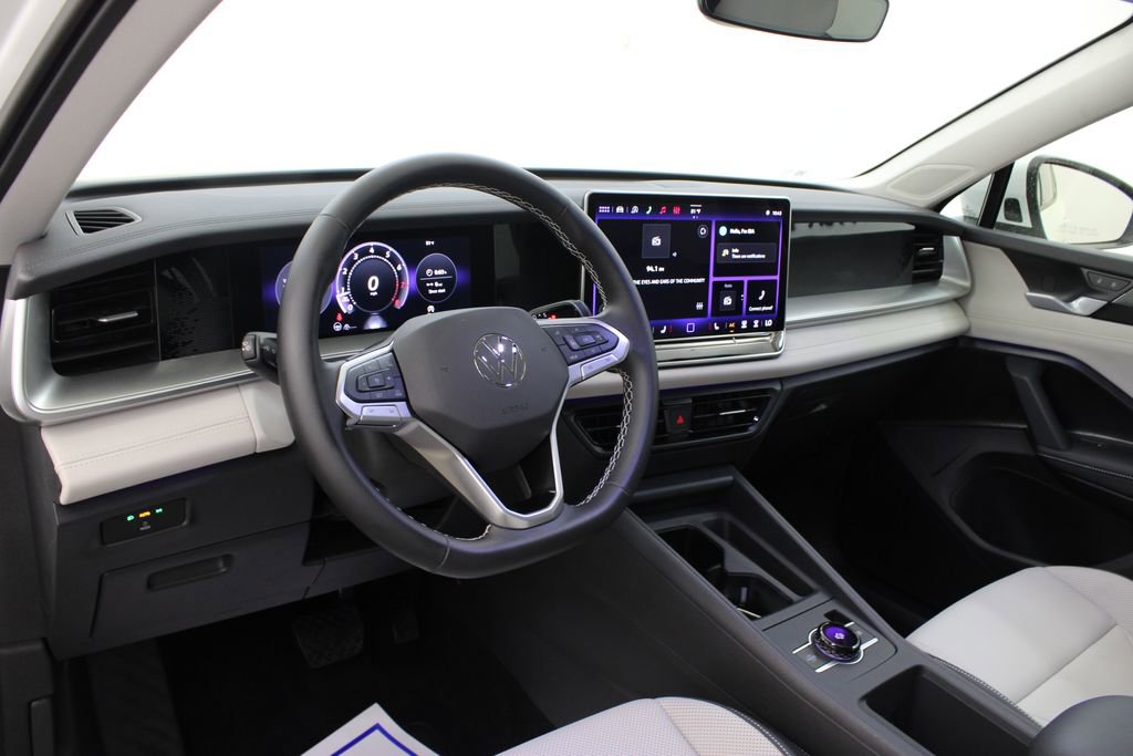 Certified 2025 Volkswagen Tiguan SE image 15