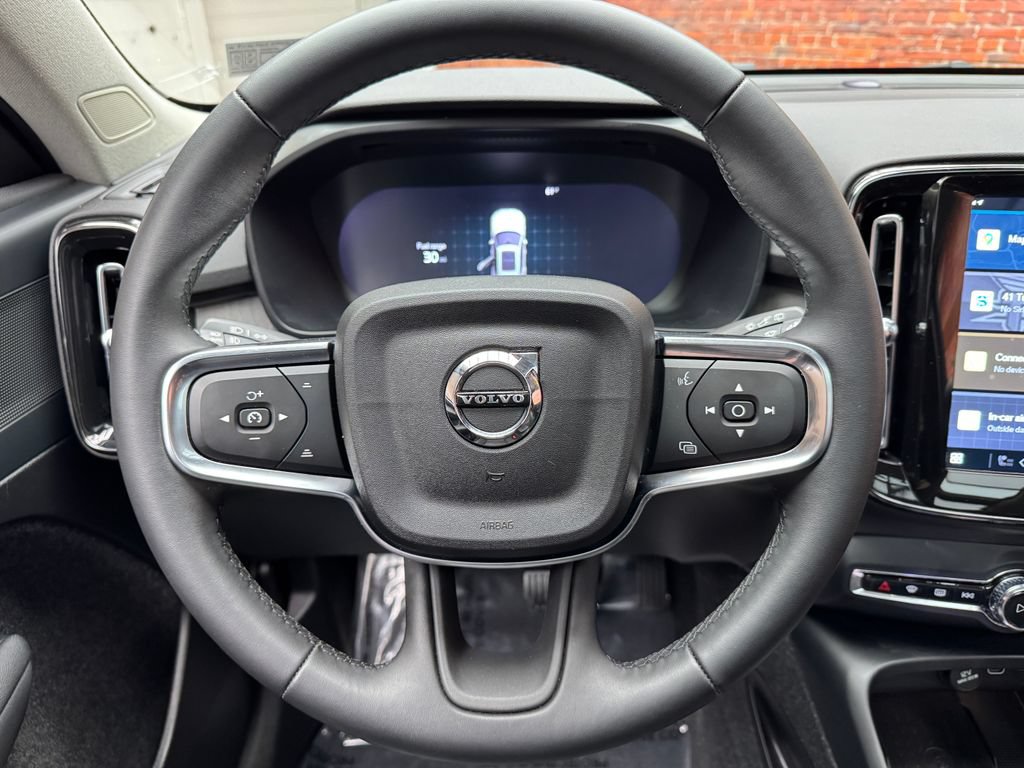 Used 2024 Volvo XC40 B5 Plus AWD/4WD image 13
