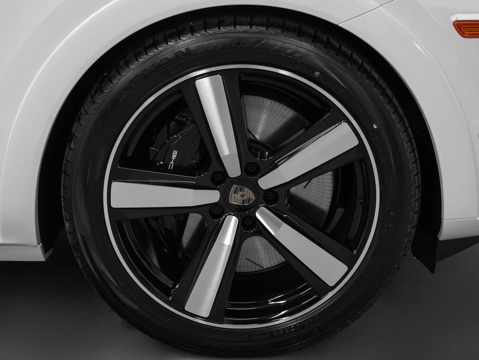 New 2026 Porsche Cayenne Turbo AWD/4WD image 17