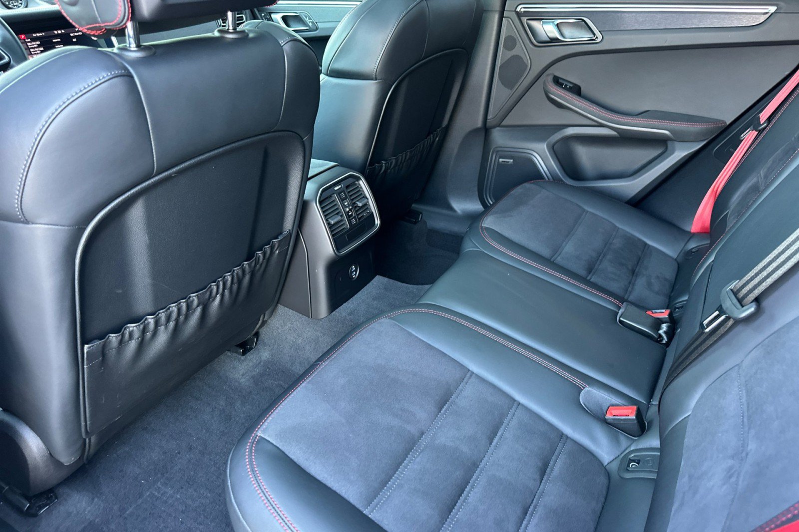 Certified 2024 Porsche Macan GTS AWD/4WD image 13