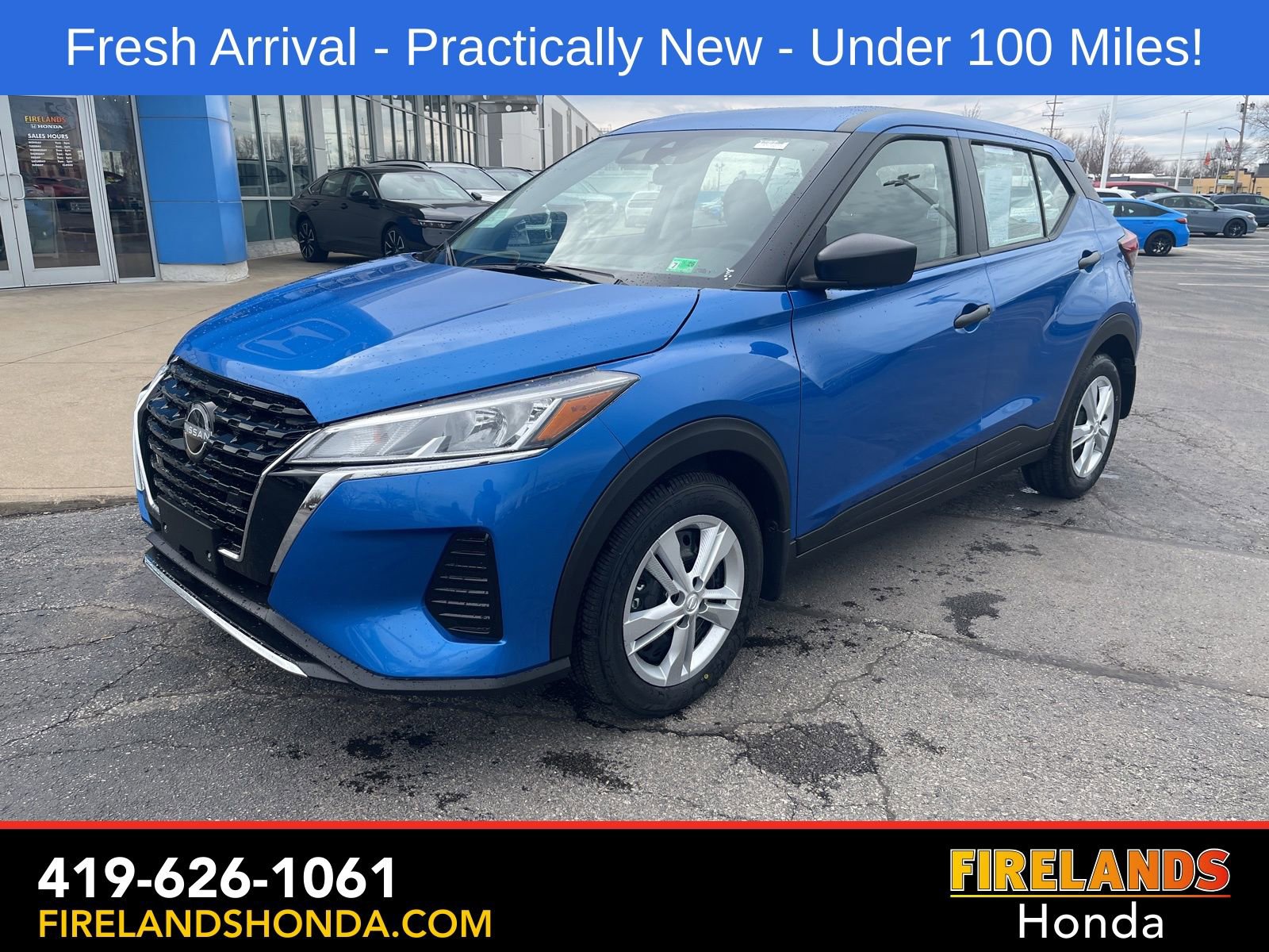 Used 2025 Nissan Kicks Play S image 2