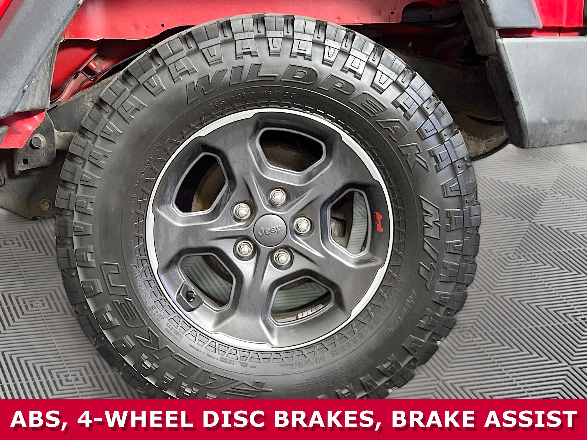 Used 2013 Jeep Wrangler Unlimited Sahara w/ Connectivity Group image 31