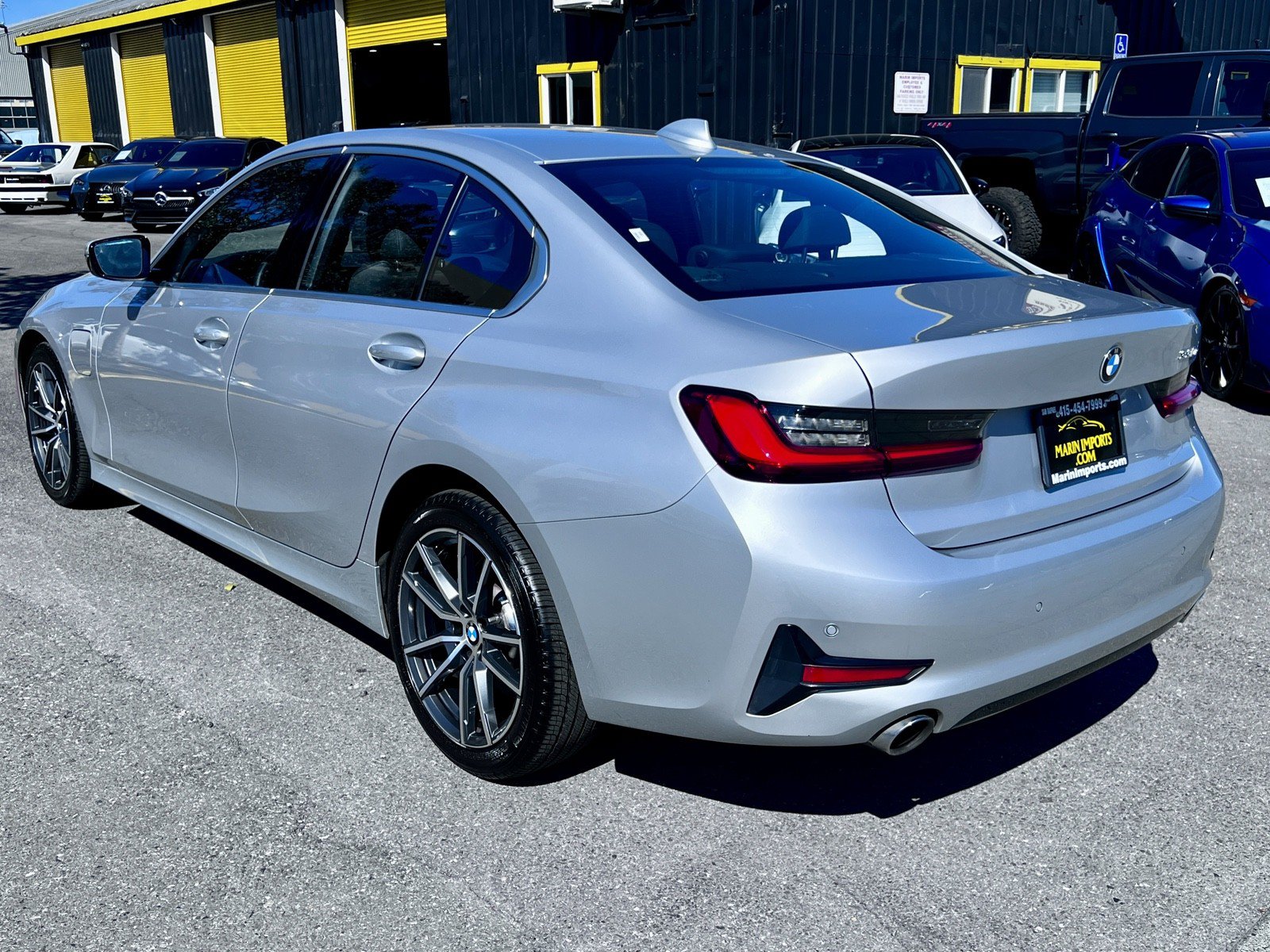 Used 2021 BMW 330e w/ Convenience Package RWD image 8