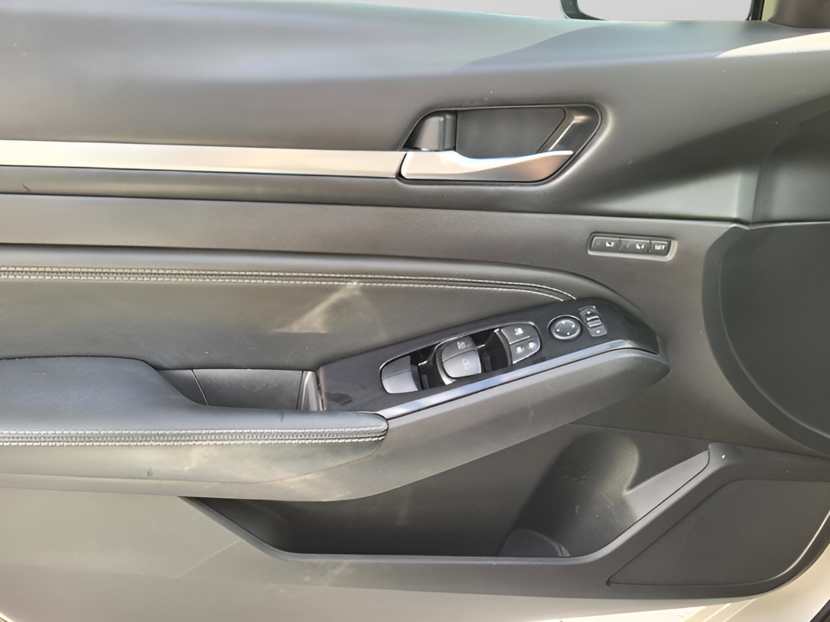 Used 2020 Nissan Altima 2.5 Platinum image 23