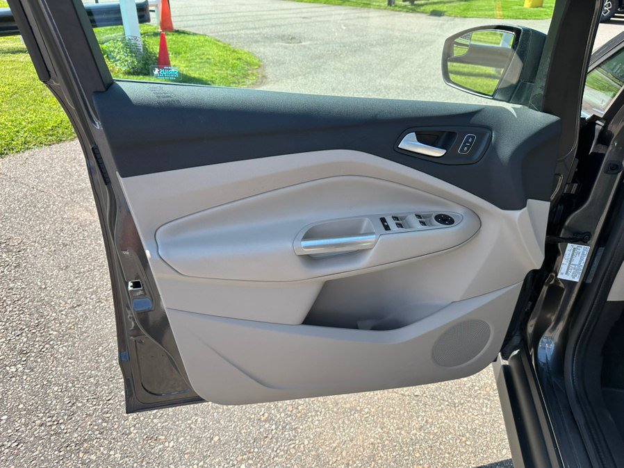 Used 2017 Ford C-MAX Titanium w/ Interior Protection Package FWD image 9