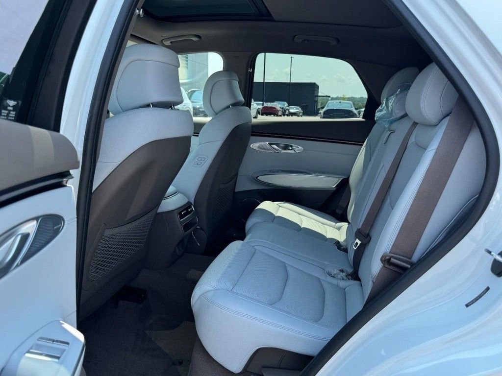 Certified 2026 Genesis GV70 2.5T Advanced AWD/4WD image 6