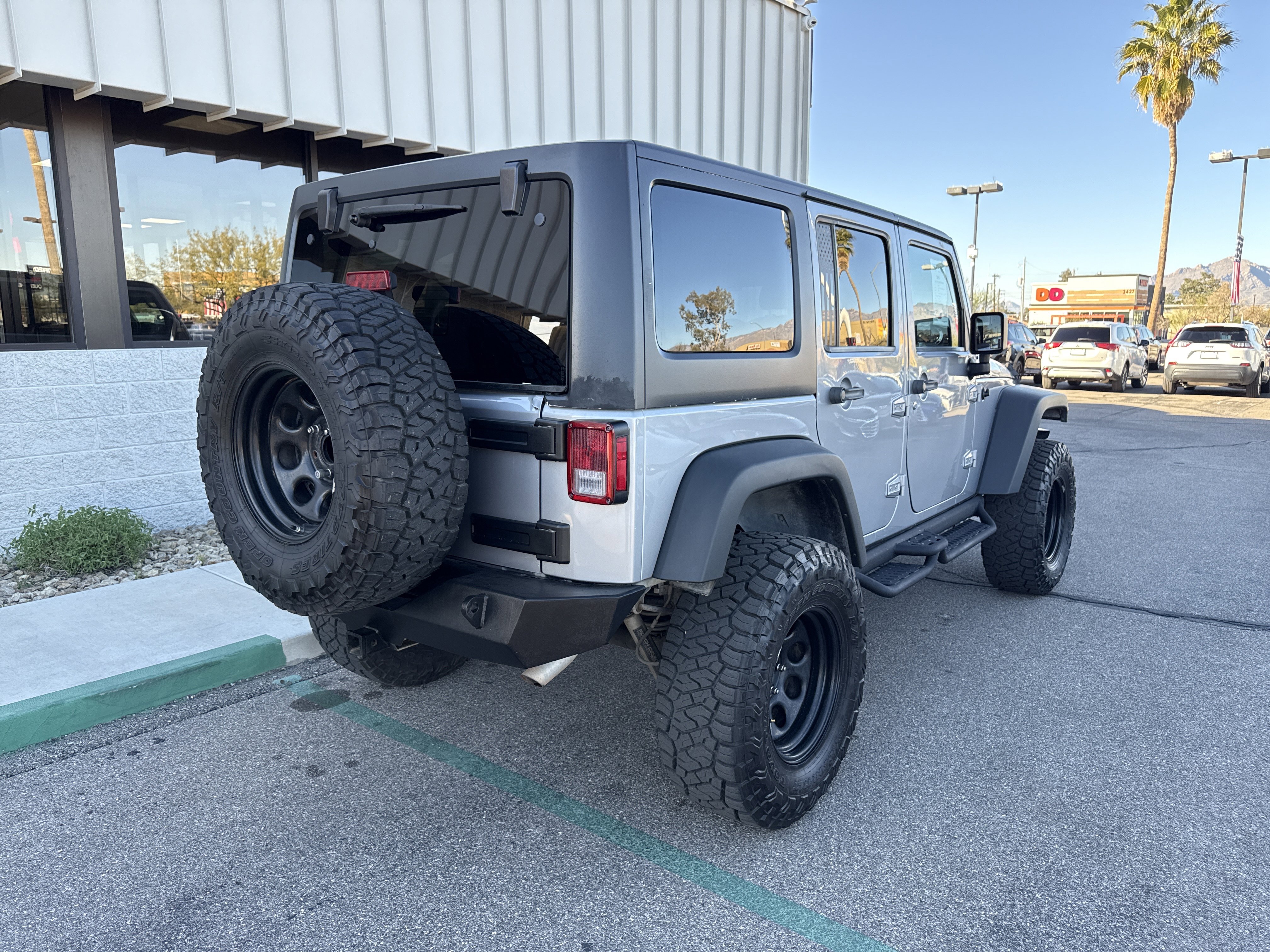 Used 2015 Jeep Wrangler Unlimited Rubicon w/ Connectivity Group image 36