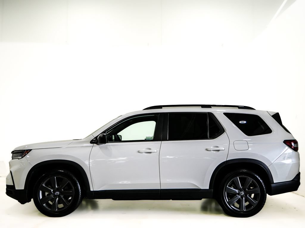 Used 2024 Honda Pilot Sport image 5