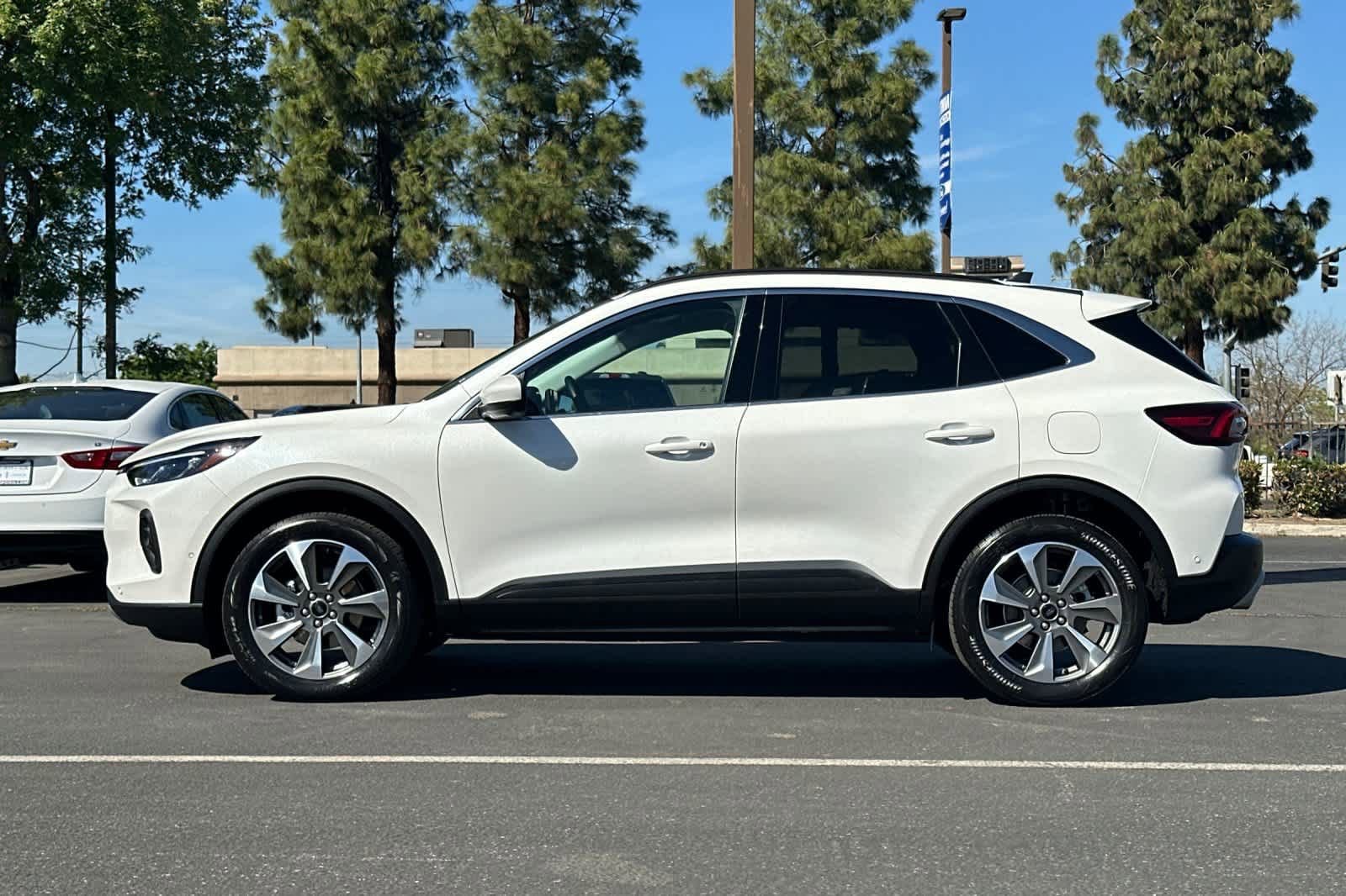 Certified 2024 Ford Escape Platinum w/ Premium Technology Package image 5